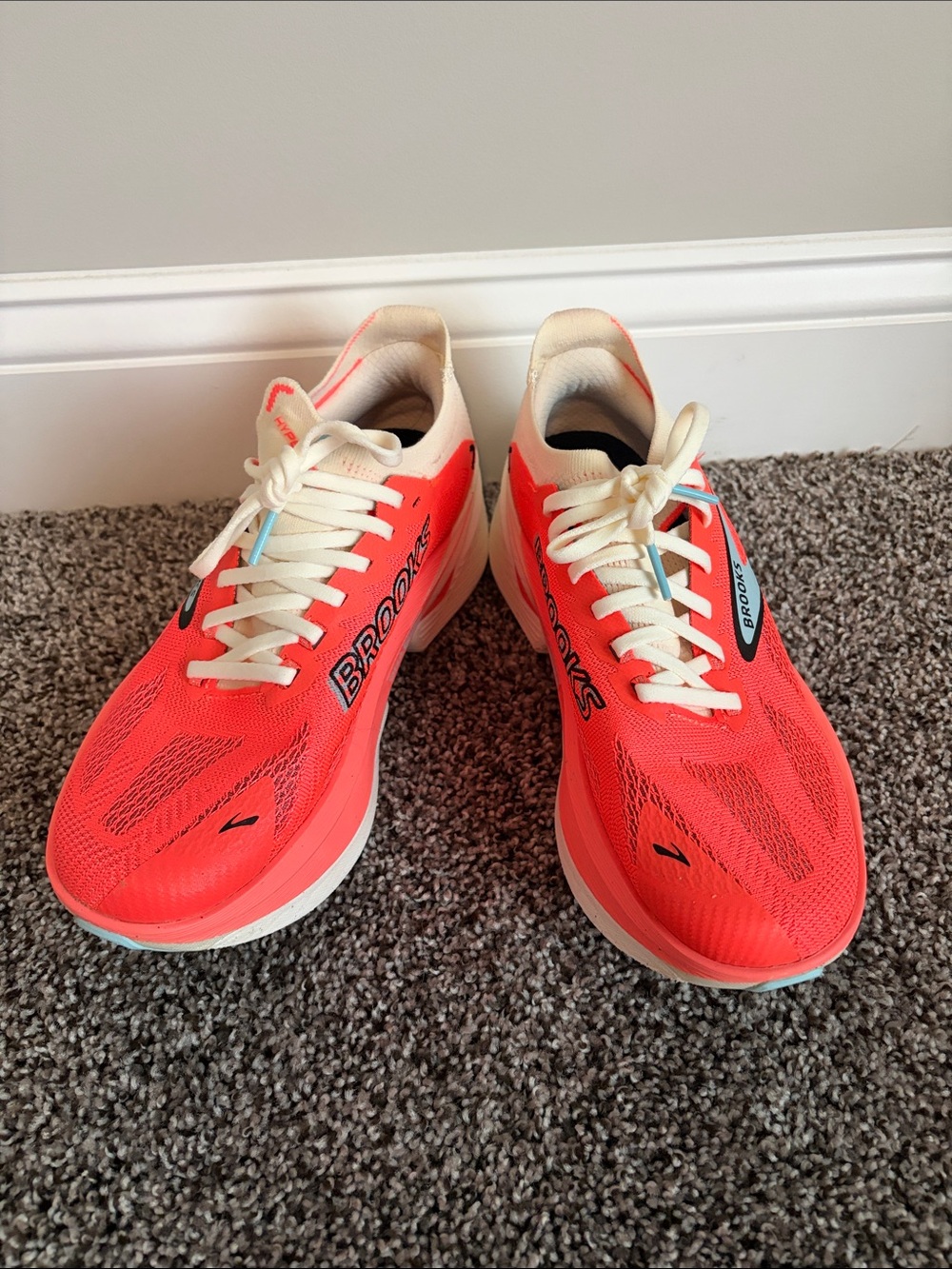 Brooks Hyperion Max 3 - Coral and Cream